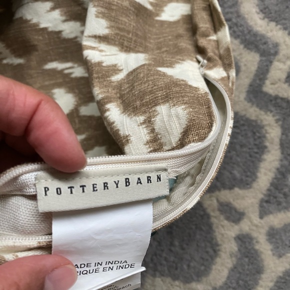 Pottery Barn Pair of 24x24 Pillow Covers - Picture 4 of 5